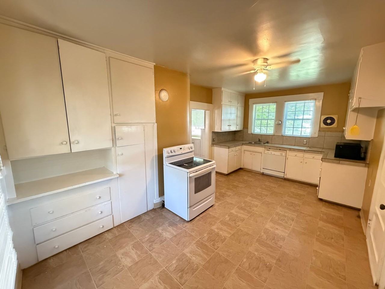 11221 E Eight Mile Rd - Photo 7 of 33