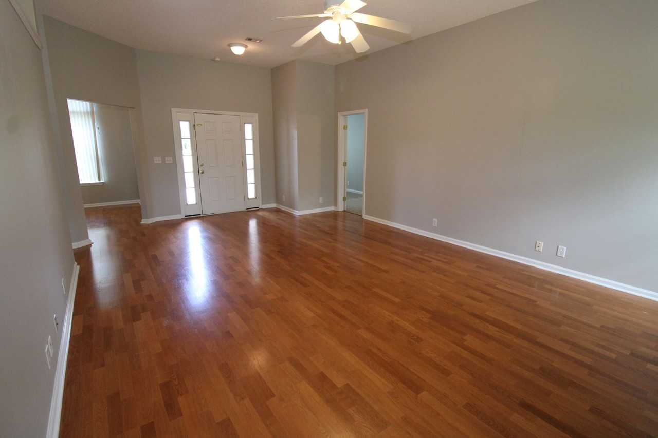150 Lake Manor Dr - Photo 3 of 18