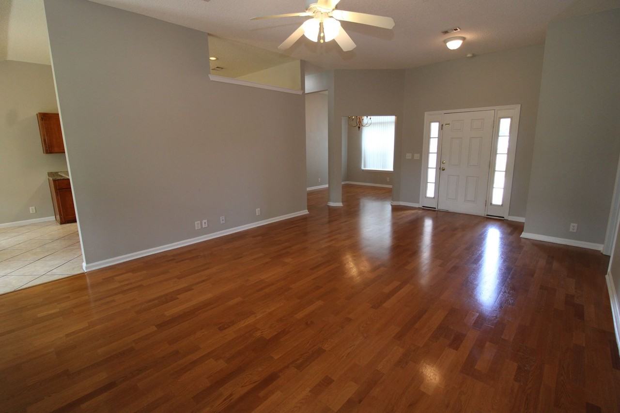 150 Lake Manor Dr - Photo 4 of 18