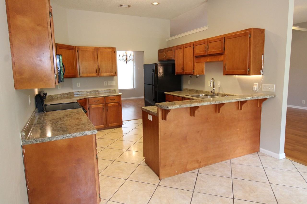 150 Lake Manor Dr - Photo 6 of 18