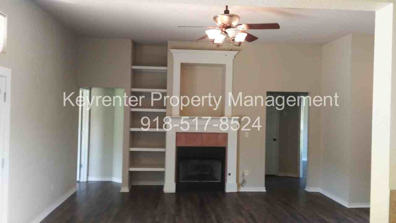 25620 Briar Dr - Photo 2 of 18