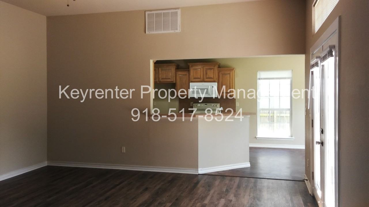25620 Briar Dr - Photo 3 of 18