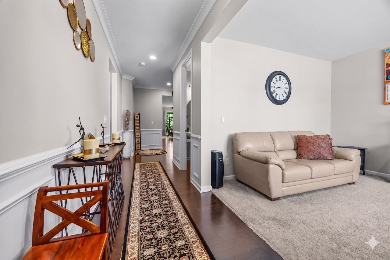 2687 Suffolk Pl - Photo 2 of 30