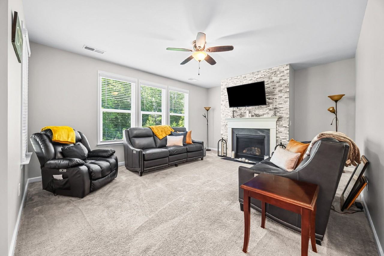 2687 Suffolk Pl - Photo 5 of 30
