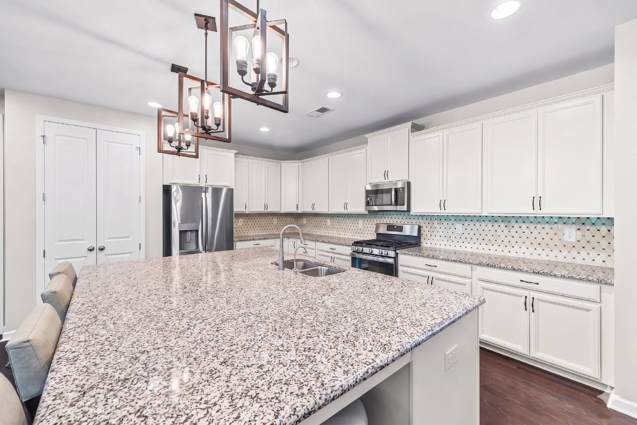 2687 Suffolk Pl - Photo 7 of 30