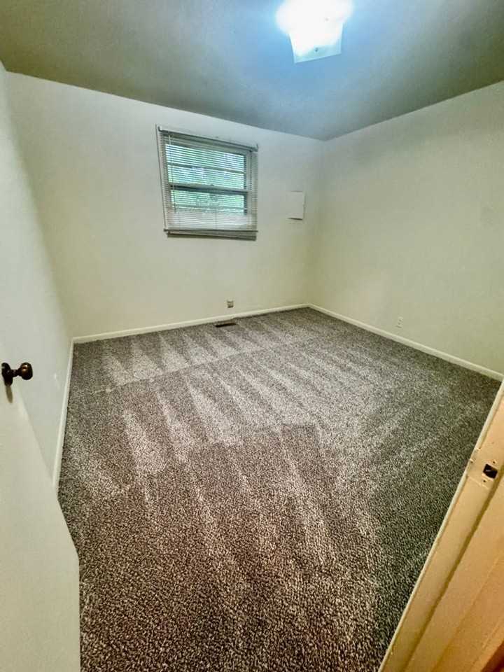 916 Virginia Ave - Photo 6 of 6