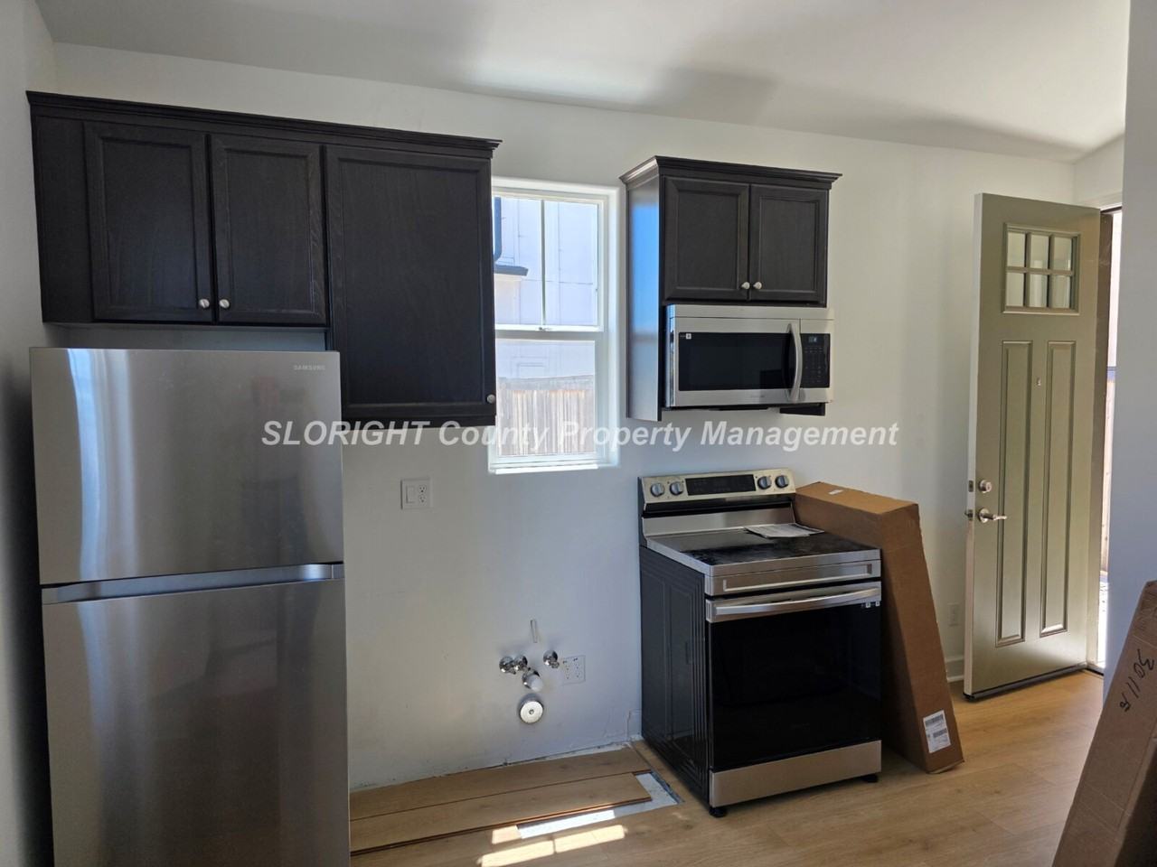 1028 Forest St - Photo 4 of 30