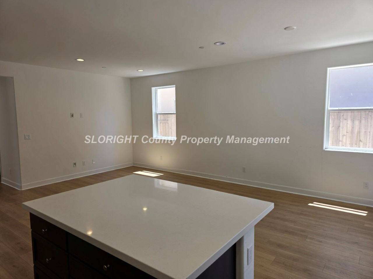 1028 Forest St - Photo 5 of 30