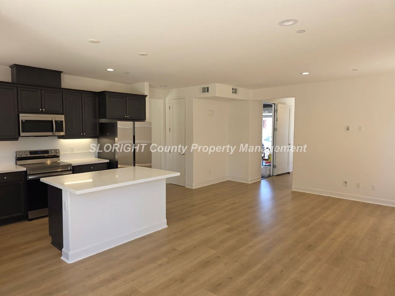 1028 Forest St - Photo 6 of 30