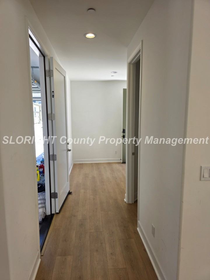 1028 Forest St - Photo 7 of 30