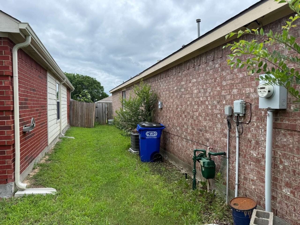 1100 Alexandria Dr - Photo 4 of 27