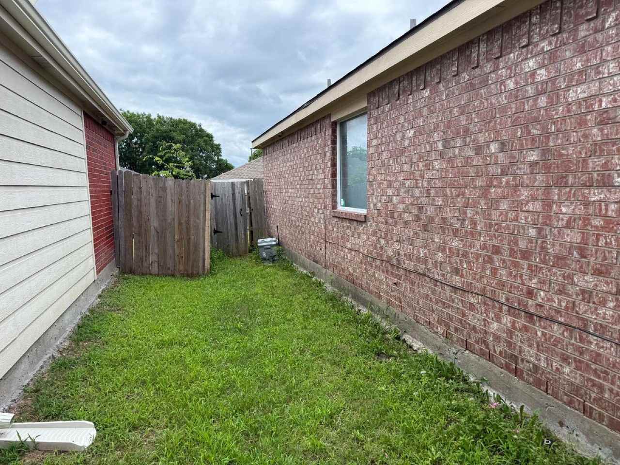 1100 Alexandria Dr - Photo 5 of 27