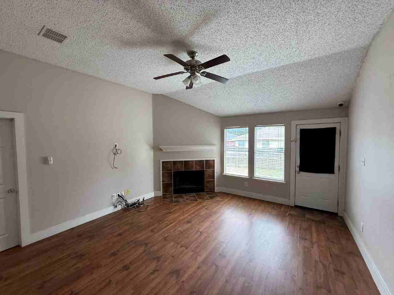 1100 Alexandria Dr - Photo 6 of 27