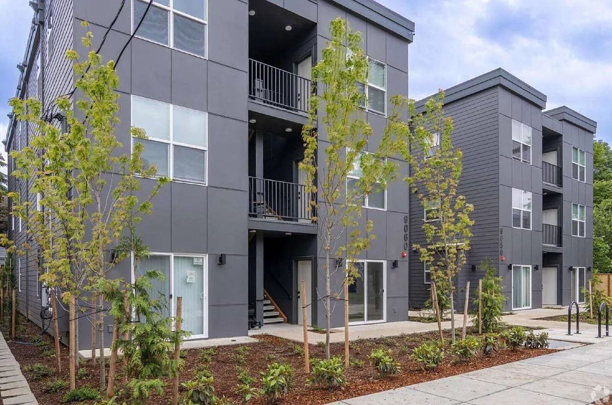 9050 Ne Hoyt St #9 - Photo 2 of 8
