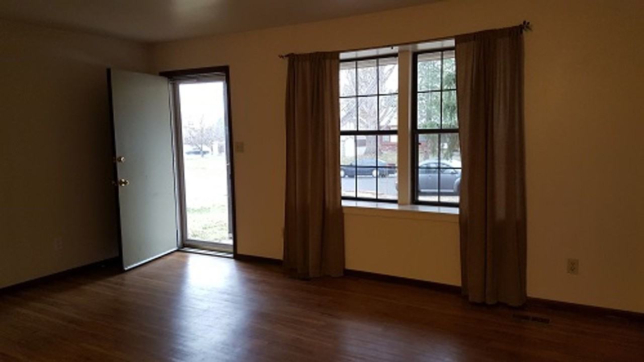 1506 Yount St - Photo 4 of 10