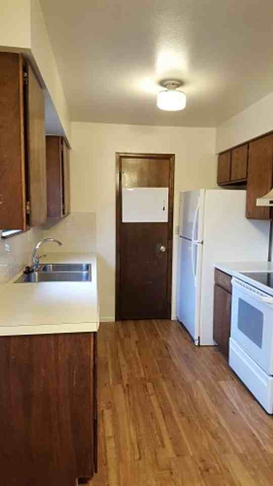 1506 Yount St - Photo 5 of 10