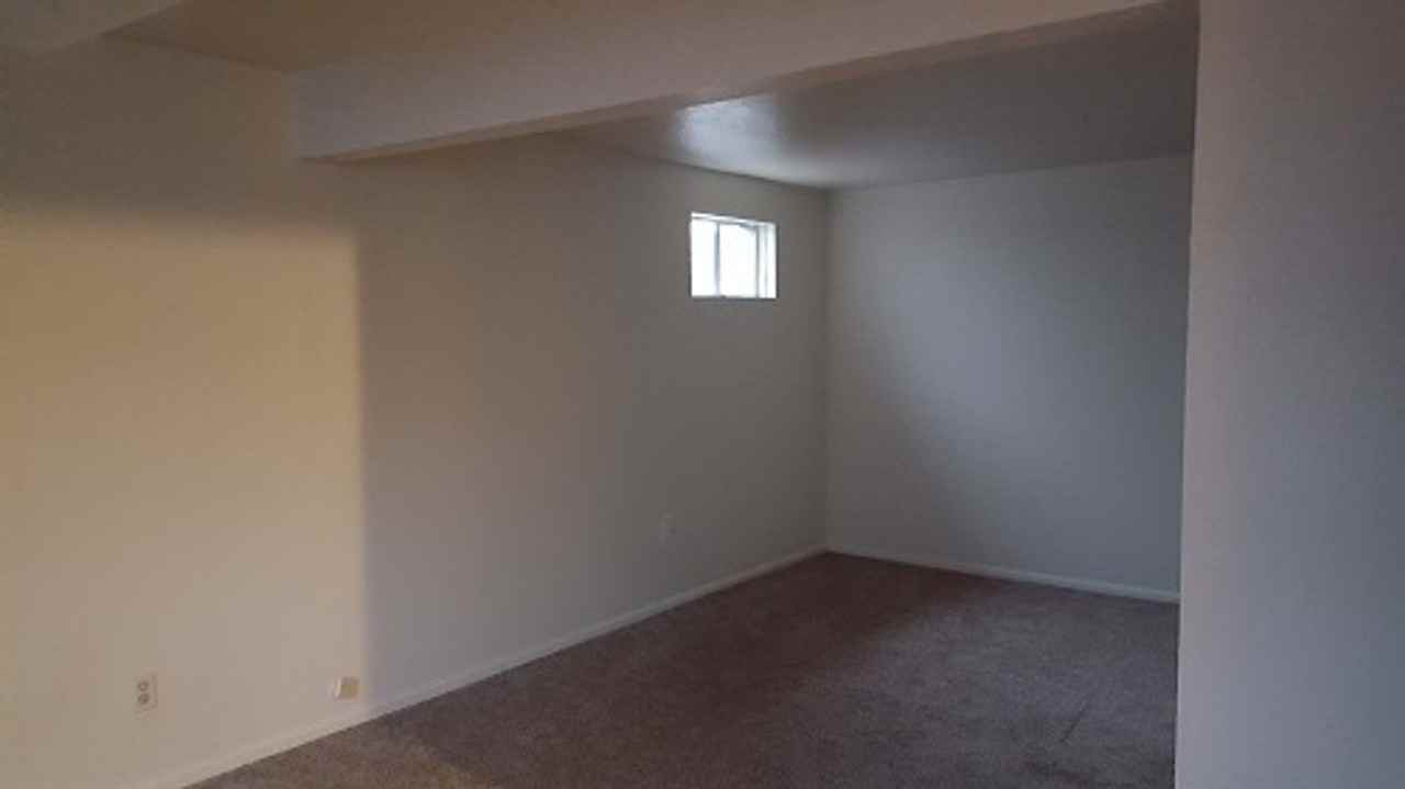 1506 Yount St - Photo 7 of 10