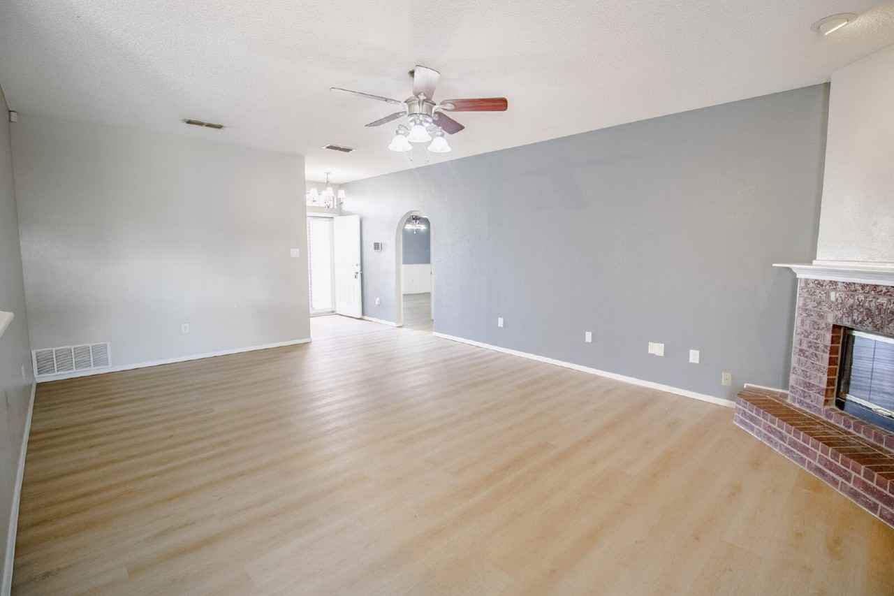 6221 18th St - Photo 3 of 10
