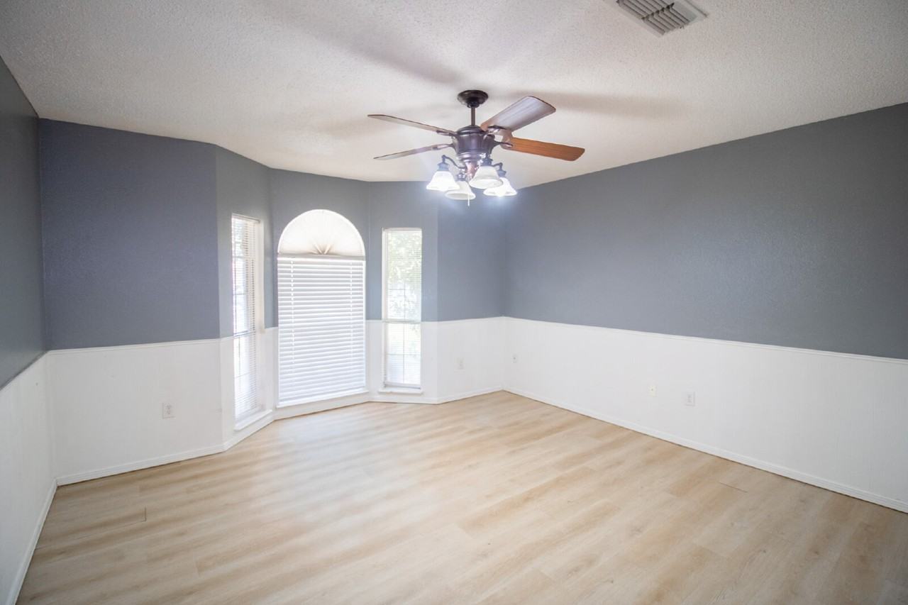 6221 18th St - Photo 4 of 10