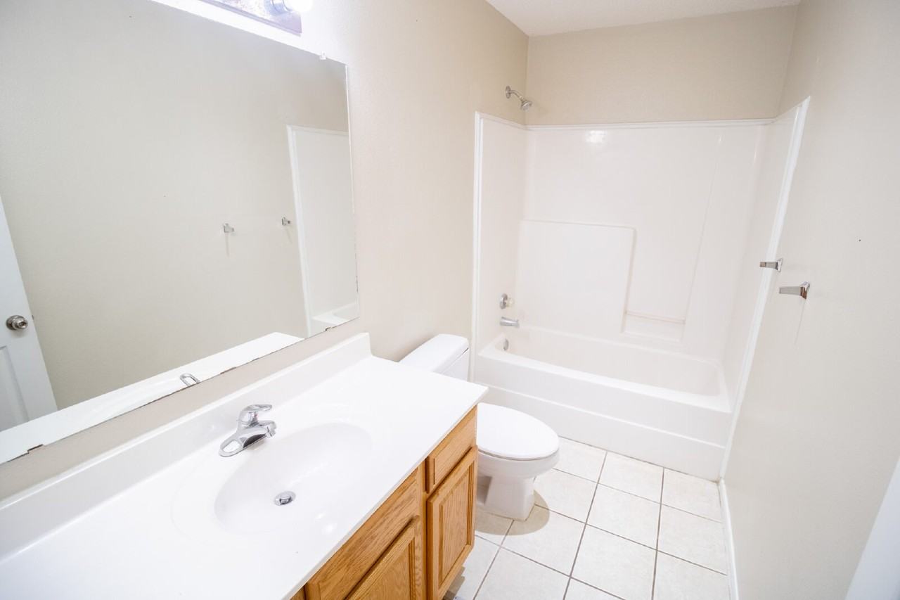 6221 18th St - Photo 5 of 10