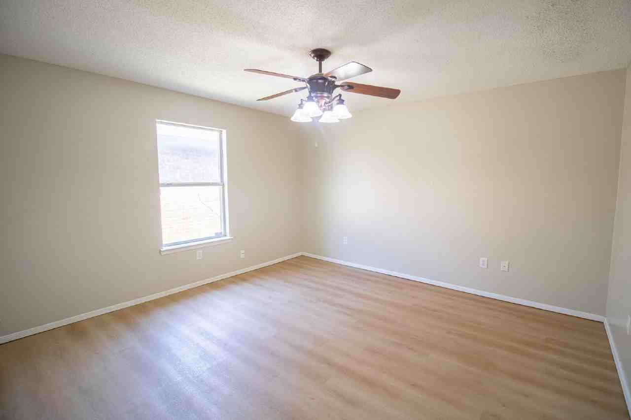 6221 18th St - Photo 6 of 10