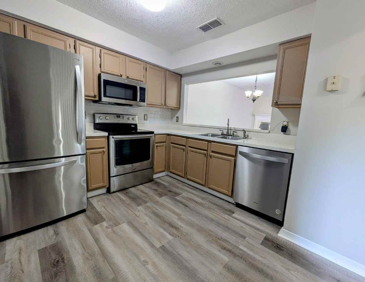 3027 Candlewyck Ln E - Photo 3 of 19