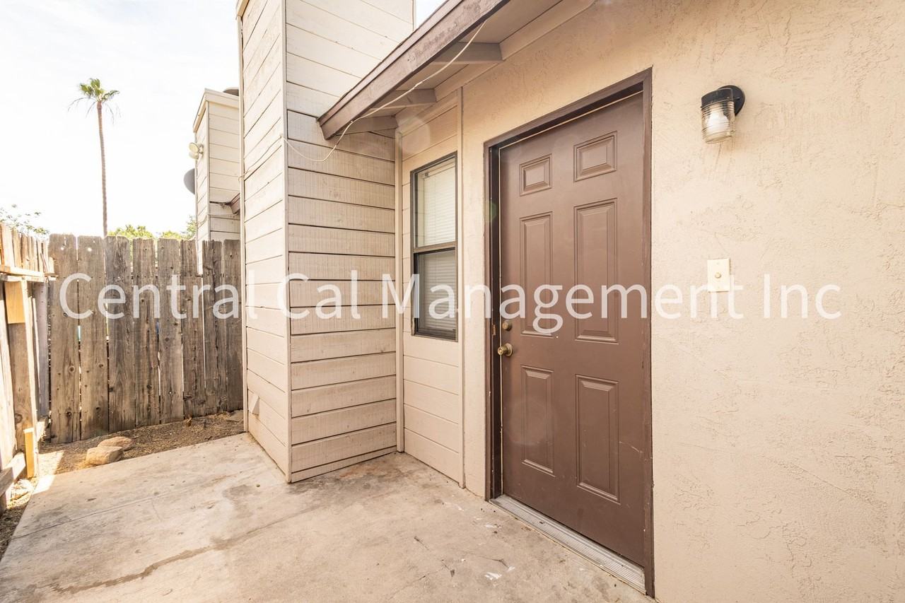 1913 Wilson Rd - Photo 3 of 10