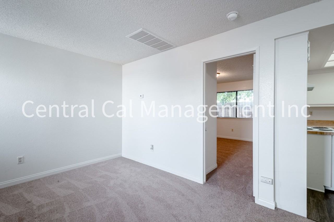 1913 Wilson Rd - Photo 4 of 10