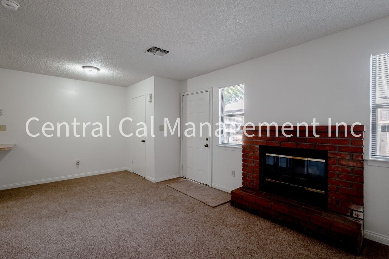 1913 Wilson Rd - Photo 5 of 10