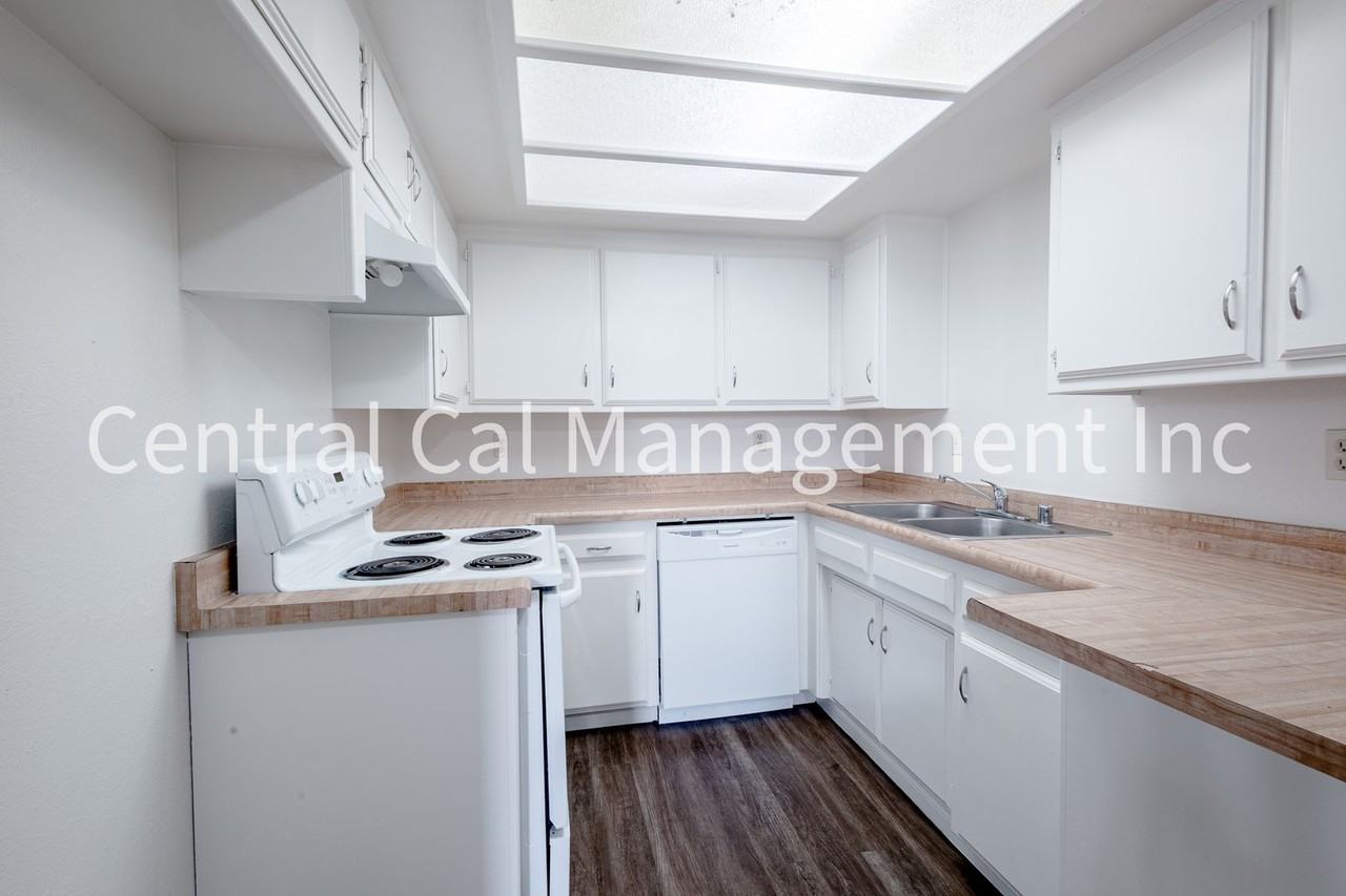 1913 Wilson Rd - Photo 7 of 10