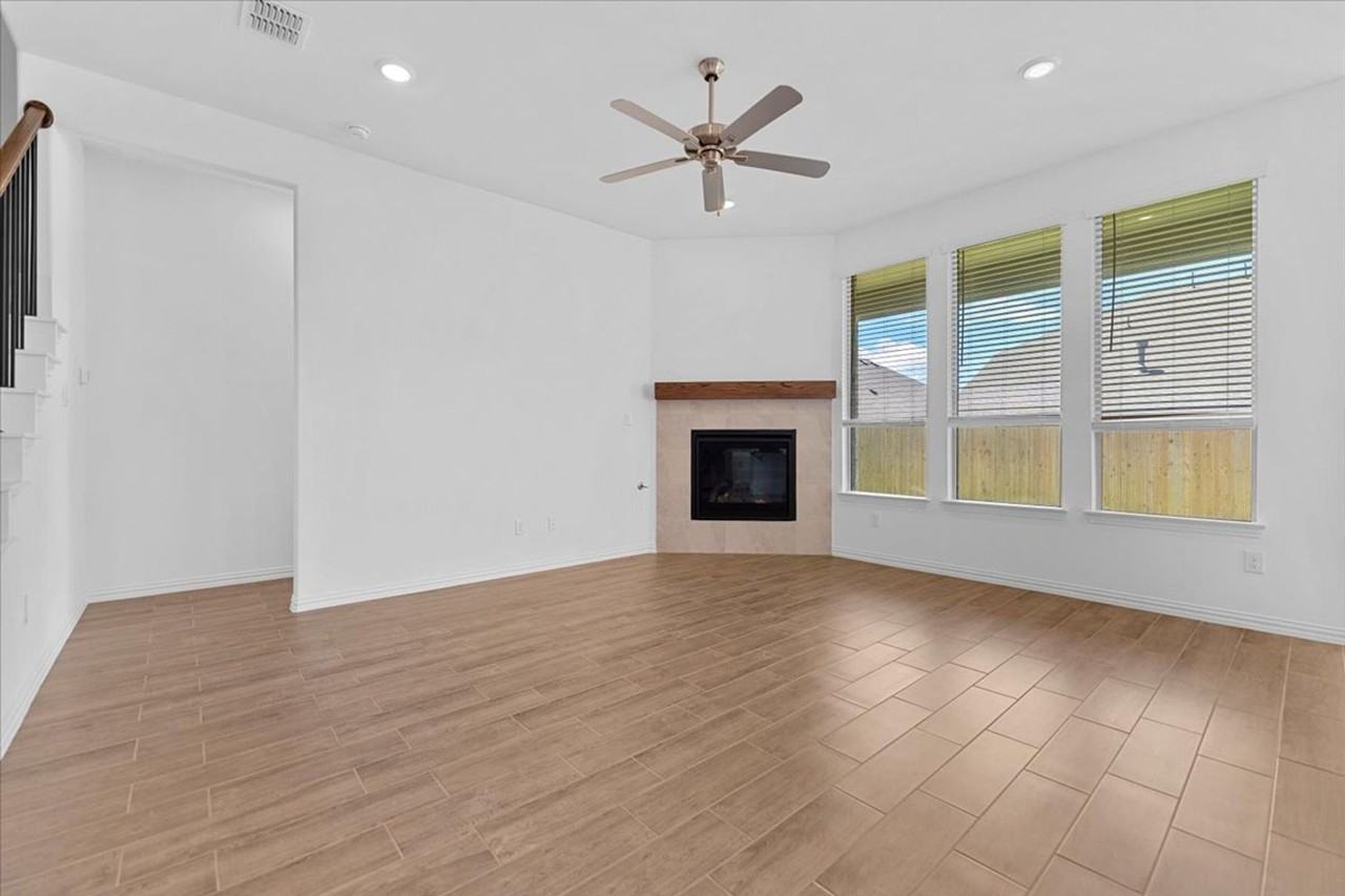 812 Morwenna Rd - Photo 3 of 40