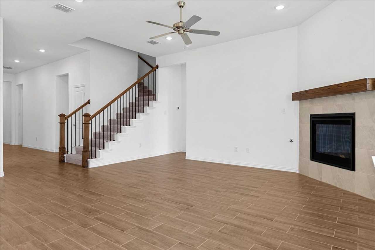 812 Morwenna Rd - Photo 4 of 40