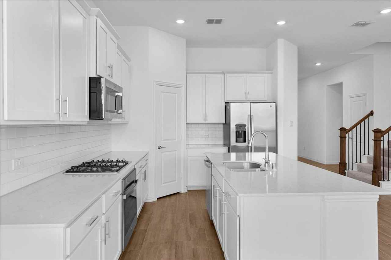 812 Morwenna Rd - Photo 6 of 40