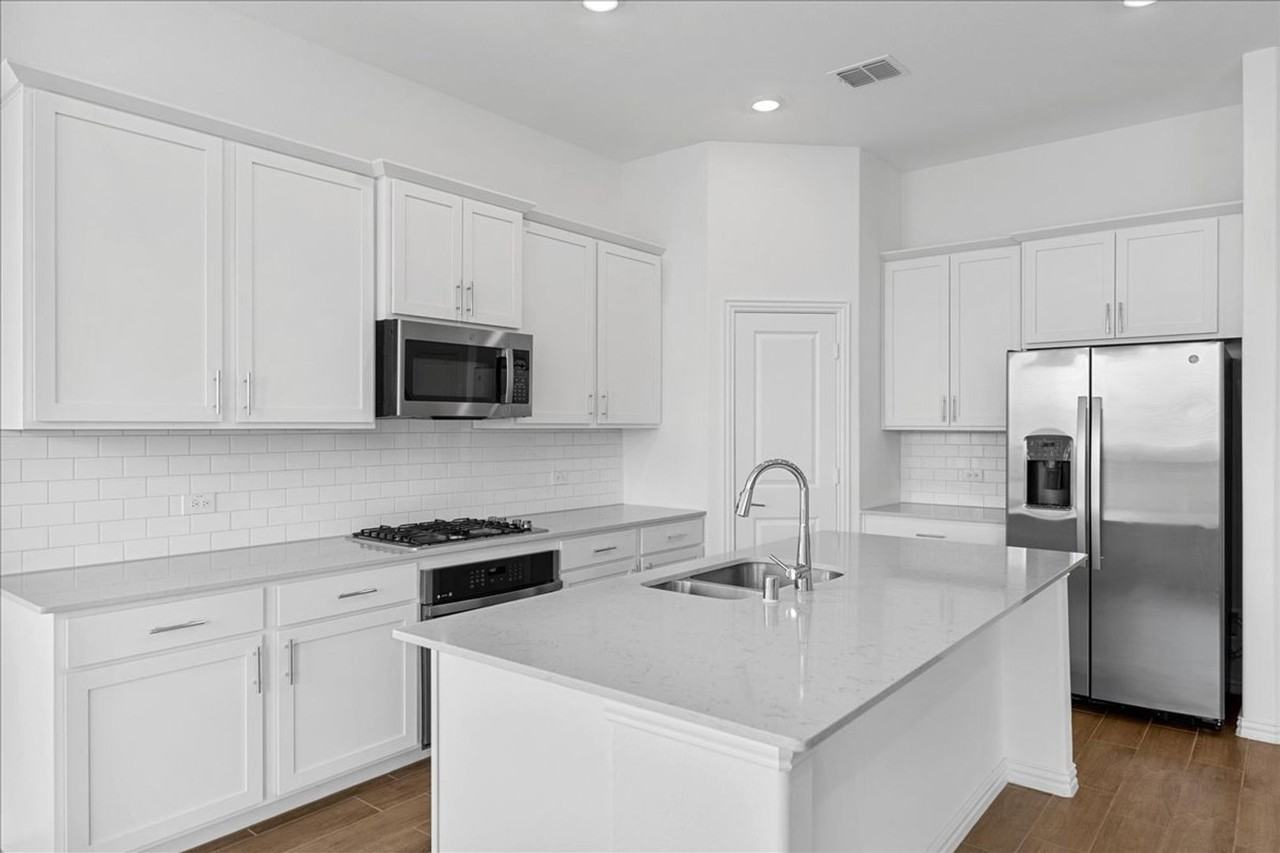 812 Morwenna Rd - Photo 7 of 40