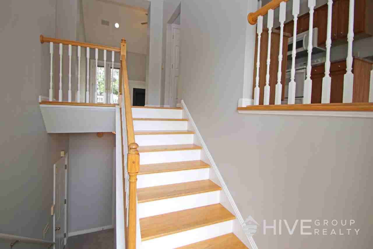 155 Chelsea Cir - Photo 2 of 33