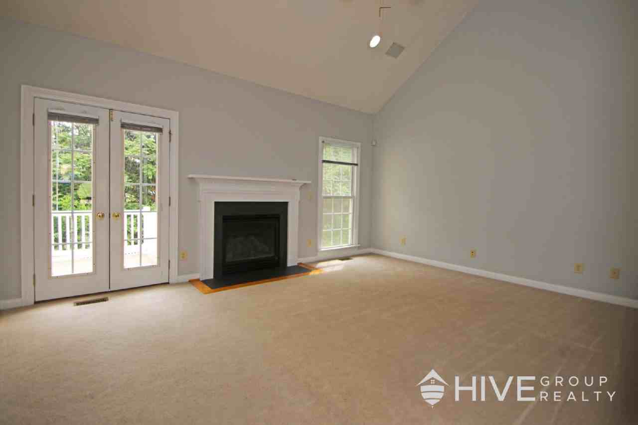 155 Chelsea Cir - Photo 3 of 33