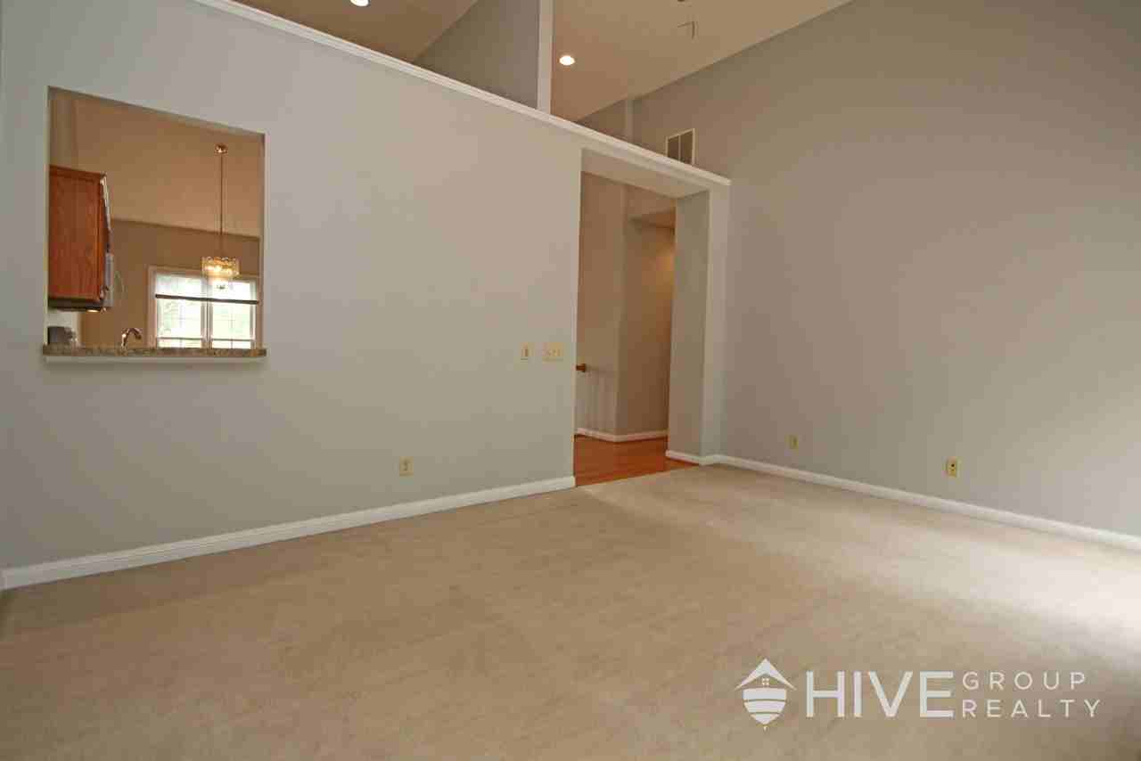 155 Chelsea Cir - Photo 4 of 33