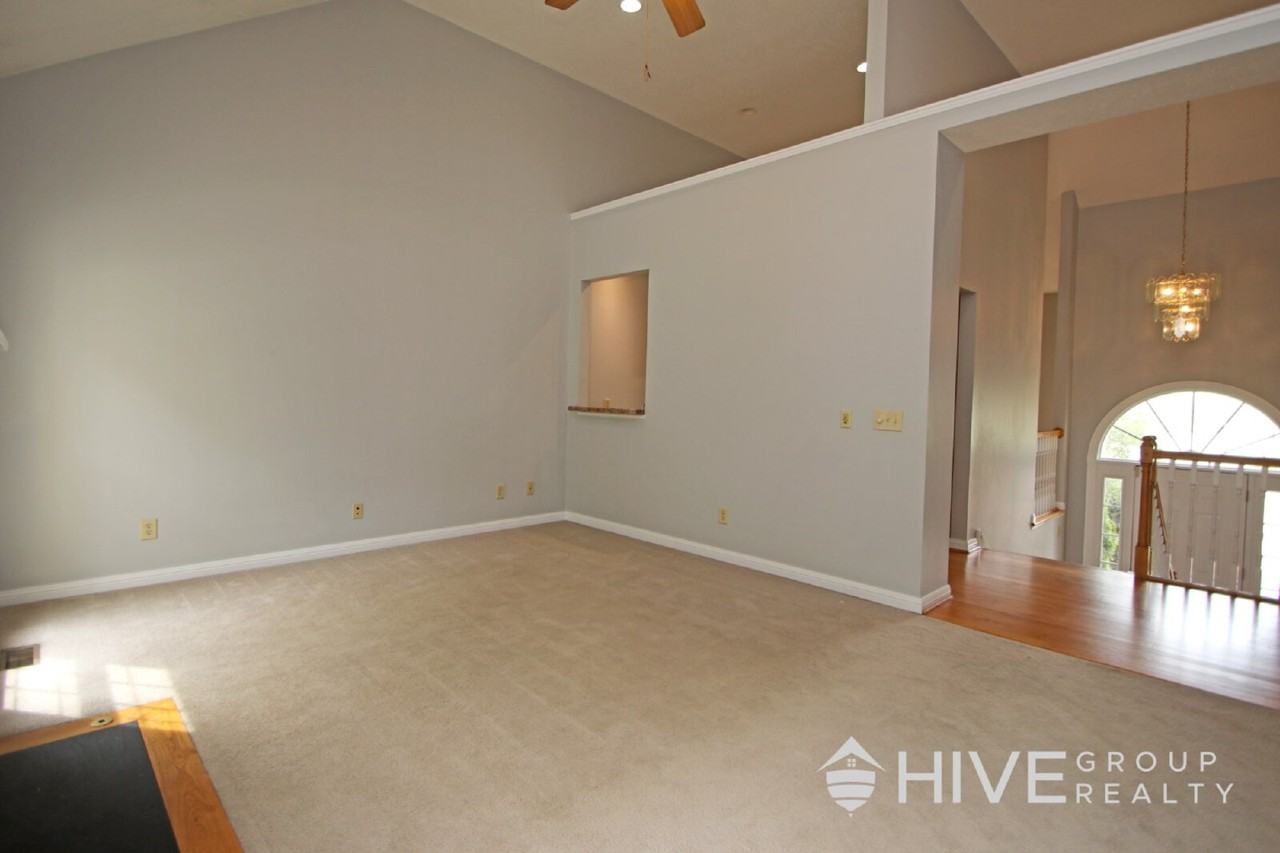 155 Chelsea Cir - Photo 5 of 33