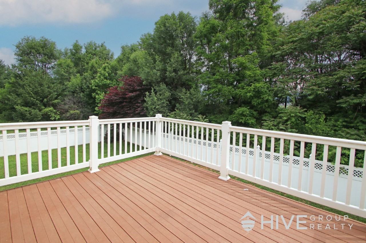 155 Chelsea Cir - Photo 6 of 33