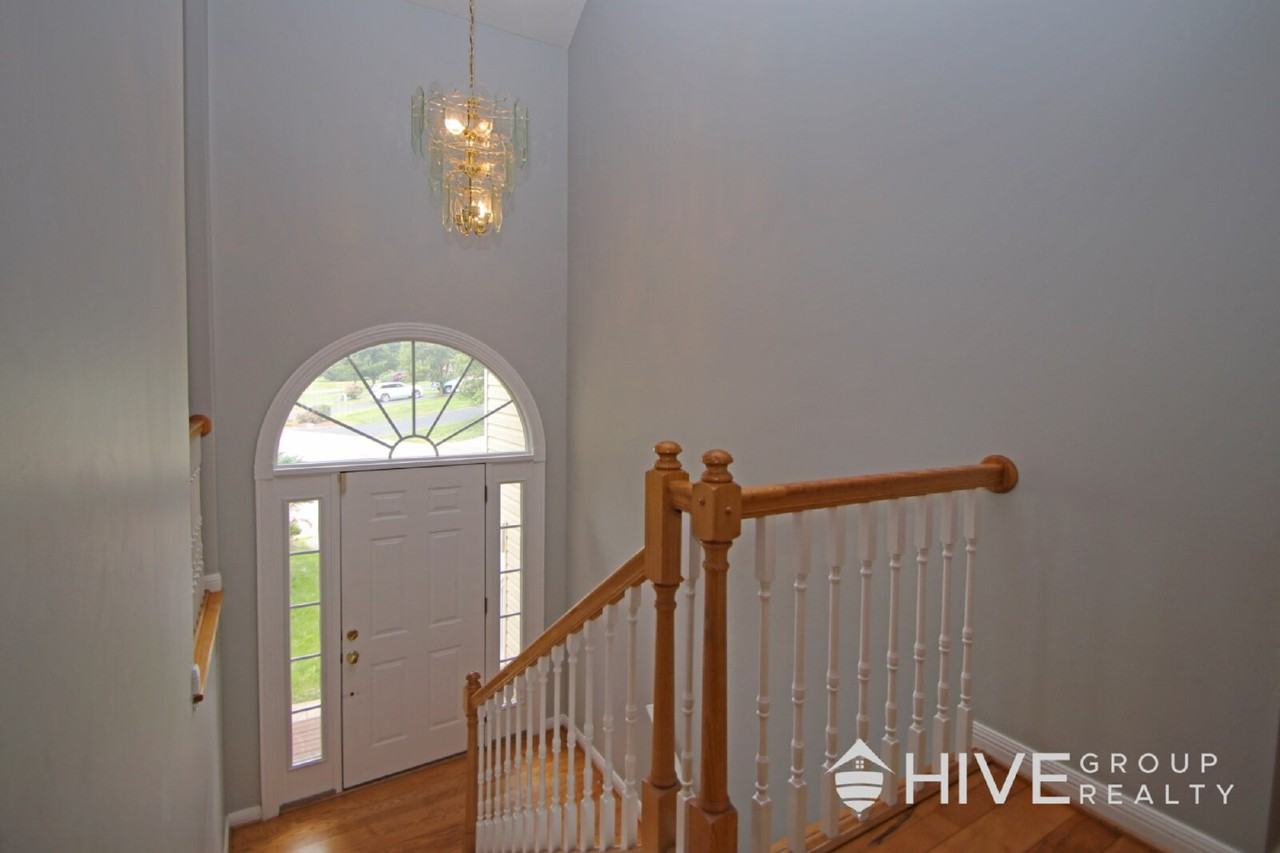 155 Chelsea Cir - Photo 7 of 33
