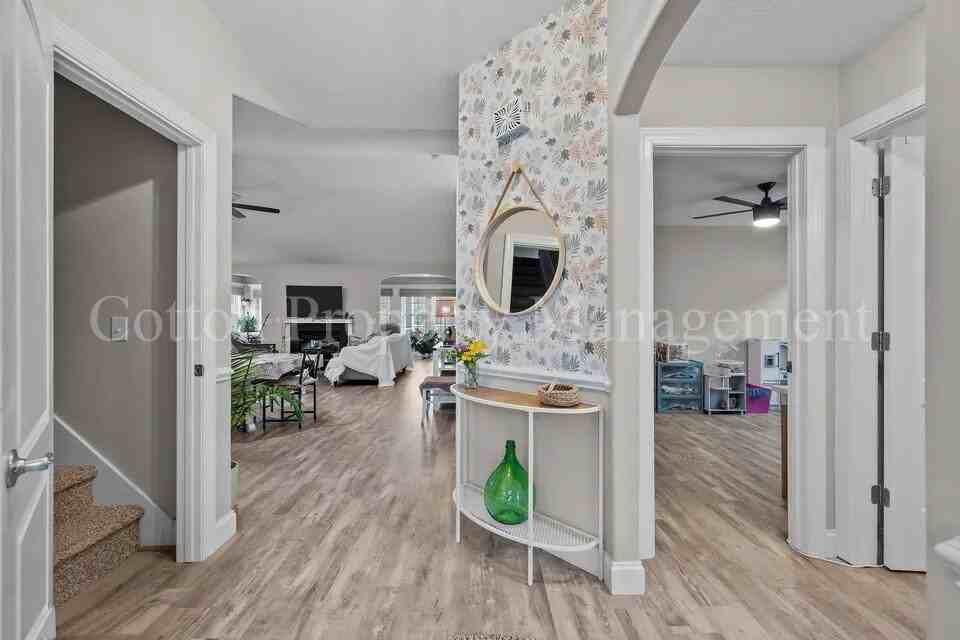 508 Azalea Dr
