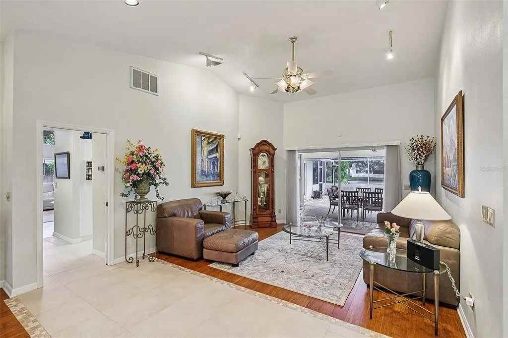 3158 Shoreline Dr - Photo 4 of 25