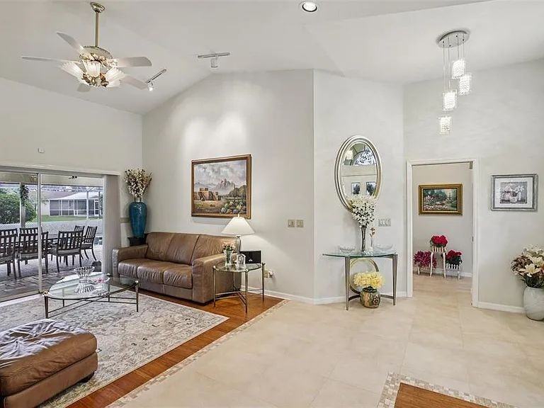 3158 Shoreline Dr - Photo 5 of 25