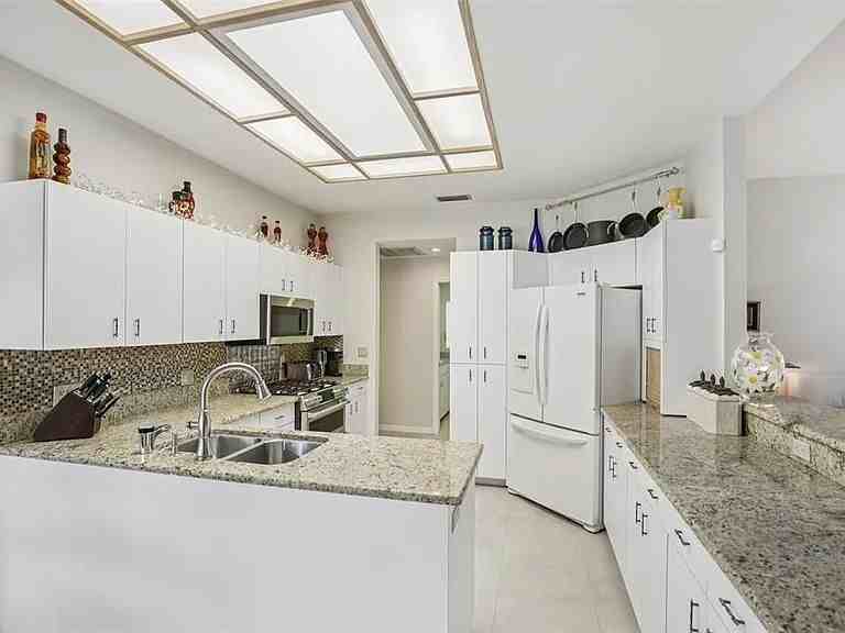 3158 Shoreline Dr - Photo 7 of 25