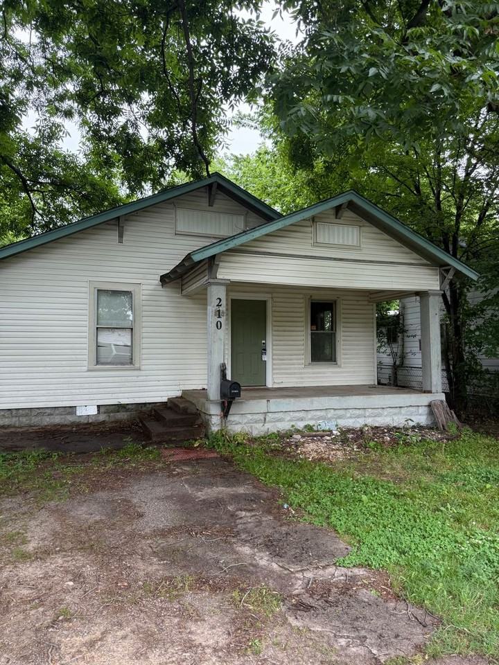 210 N 19th St - Photo 2 of 9