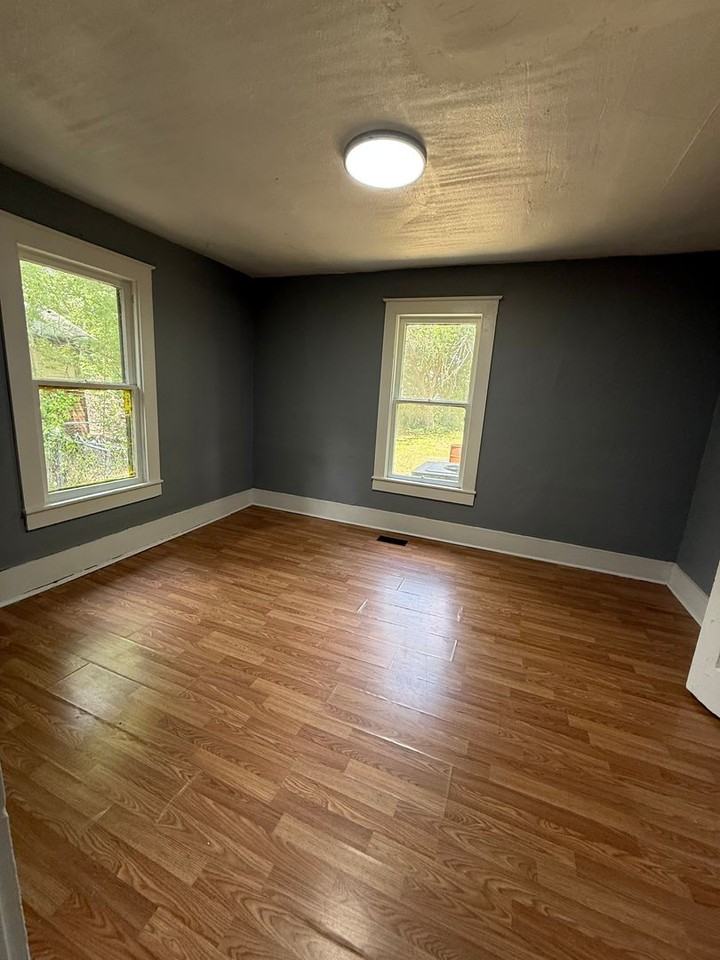 210 N 19th St - Photo 3 of 9