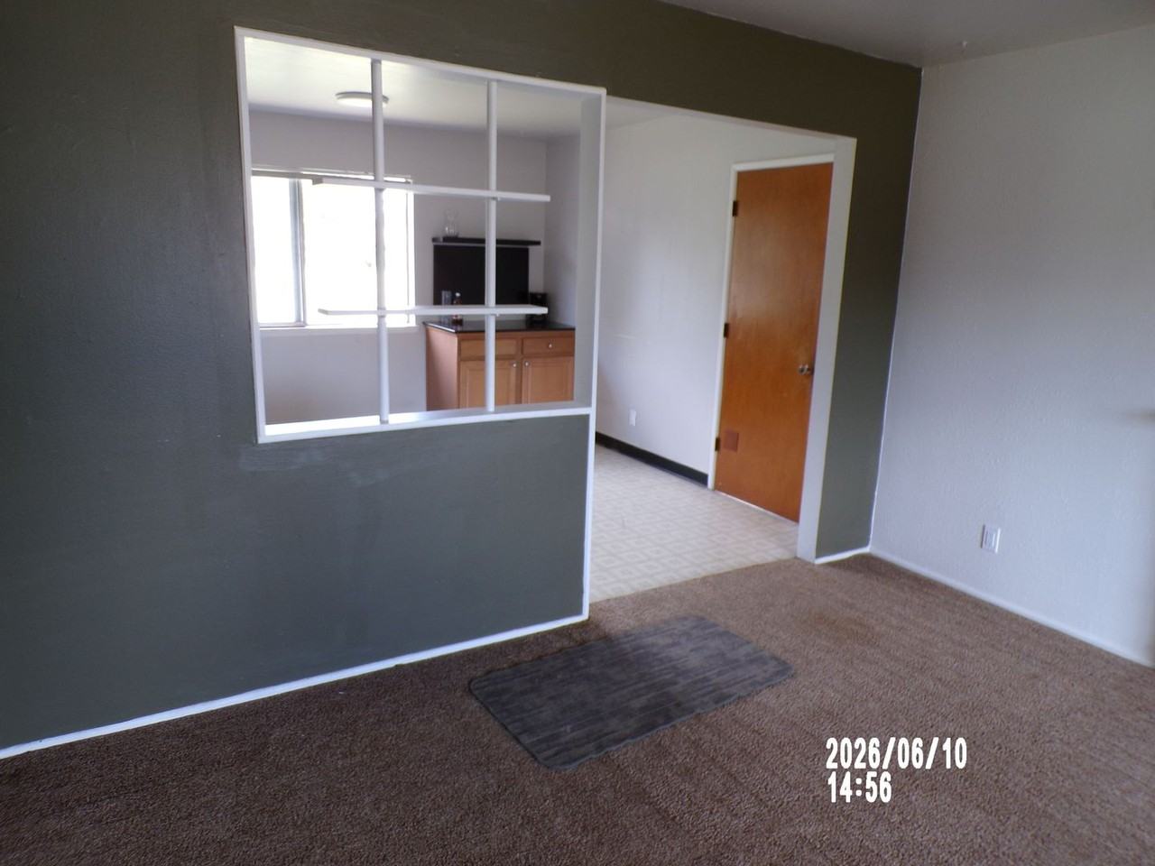 325 Se Bridgeway Ave - Photo 5 of 13