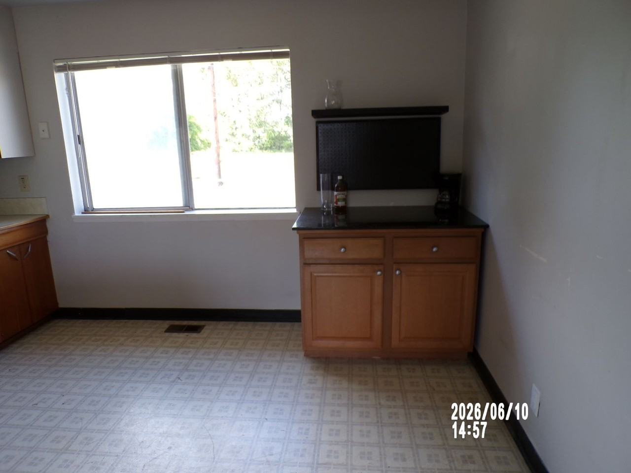 325 Se Bridgeway Ave - Photo 7 of 13