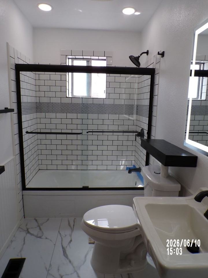 325 Se Bridgeway Ave - Photo 2 of 13