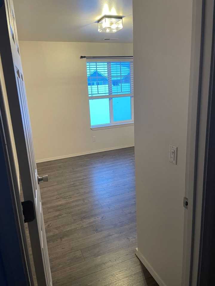 1094 Longbow Ln #E - Photo 2 of 9